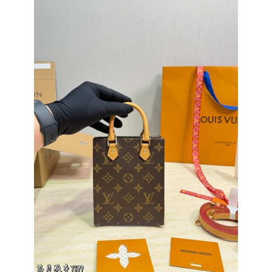 Louis Vuitton Petit Sac Plat